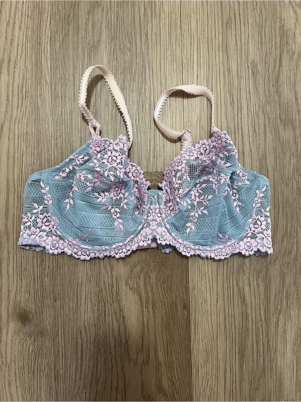 Wacoal Embrace Lace Underwire Bra in Blue/Pink/Purple Style 65191 Size 36C